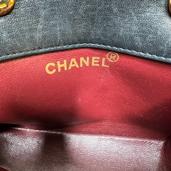 CHANEL BLACK LAMBSKIN MINI QUILTED FLAP BAG (CIRCA 1990) - Picture 7 of 9